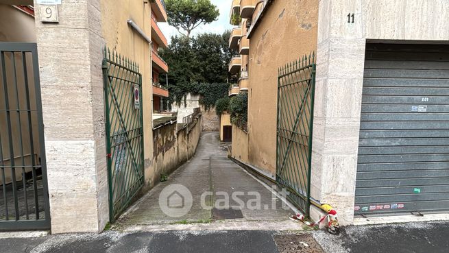Box/posto auto in residenziale in Via Giovanni Severano 15