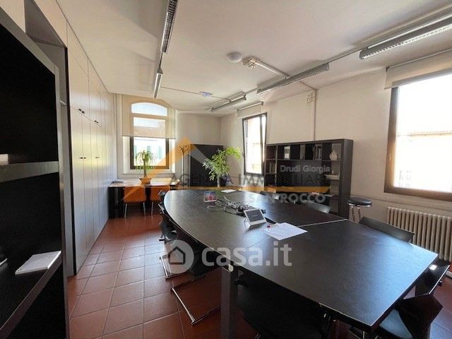 Ufficio in commerciale in Circonvallazione al Molino