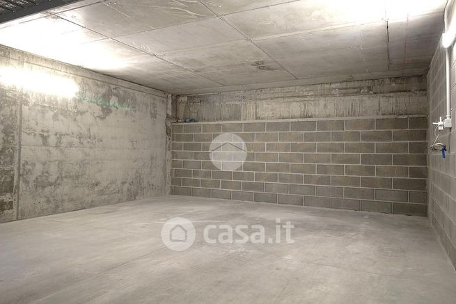 Box/posto auto in residenziale in Via Ludovico di Breme 26
