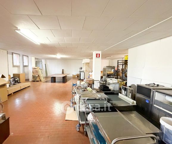 Capannone in commerciale in Via Pozzoli 6