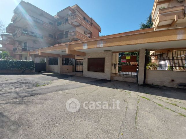 Box/posto auto in residenziale in Via Michele Antonio Fini