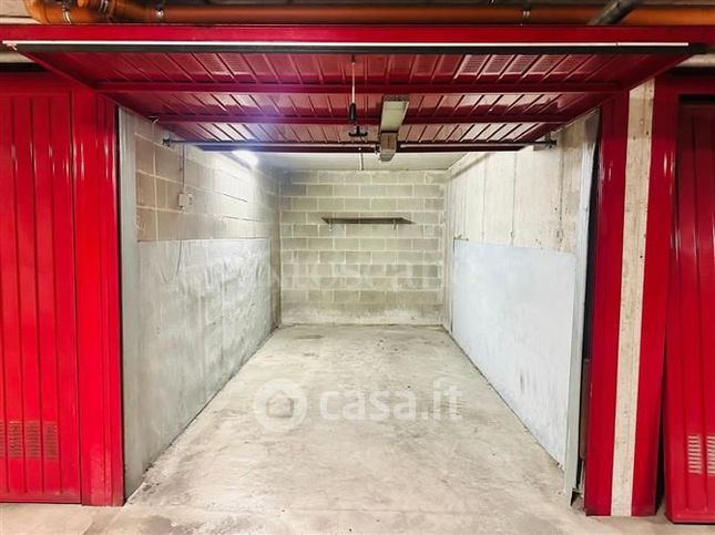 Garage/posto auto in residenziale in Via Salasco