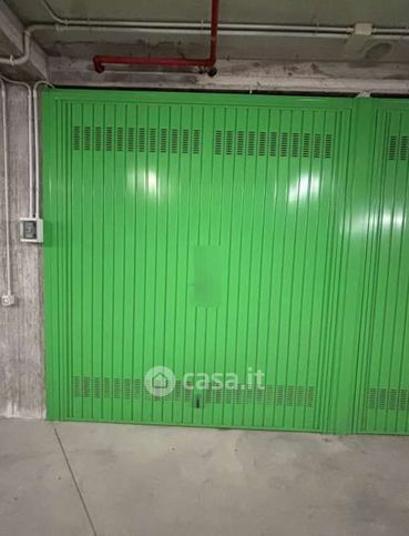 Box/posto auto in residenziale in Via Envie