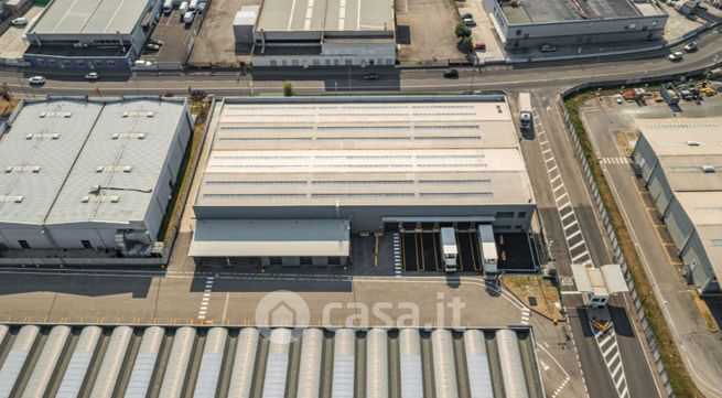 Capannone in commerciale in Via del Lavoro