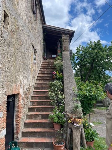 Rustico/casale in residenziale in loc. Elmo c.s. Le pianacce