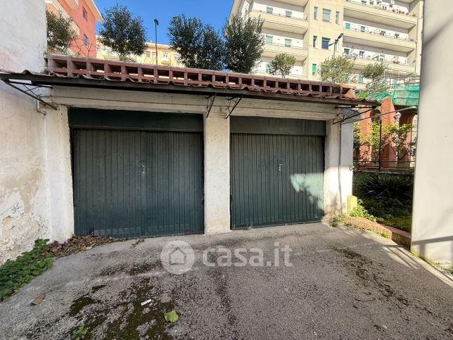 Garage/posto auto in residenziale in Via Aniello Falcone 332