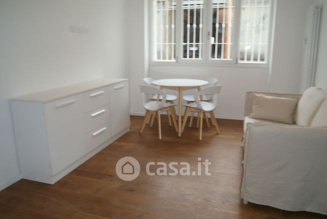 Appartamento in residenziale in Via Capecelatro 15