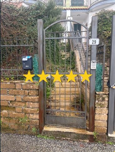 Appartamento in residenziale in Via Nievo