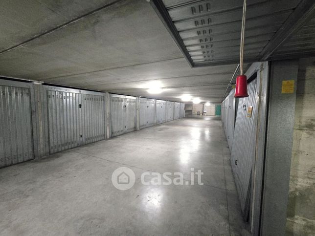 Garage/posto auto in residenziale in Via Giovanni Pontano 15