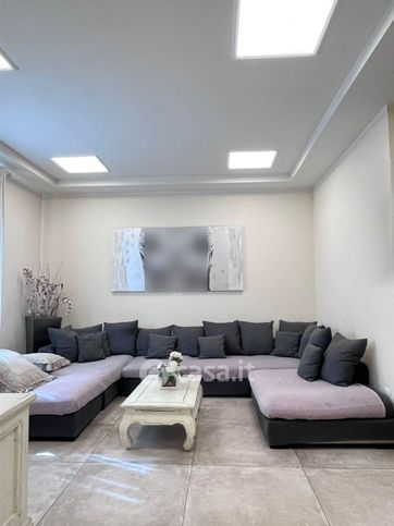 Casa indipendente in residenziale in 