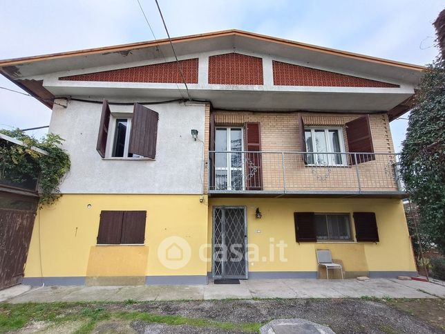 Casa indipendente in residenziale in Via Sottofiume 28