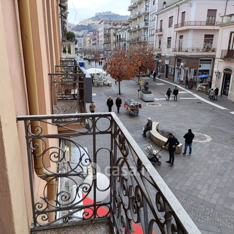 Ufficio in commerciale in 
