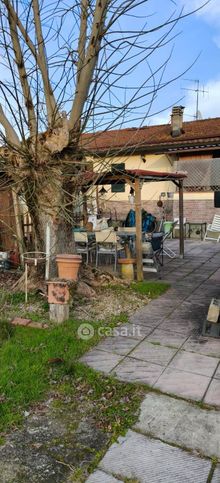 Casa bi/trifamiliare in residenziale in 