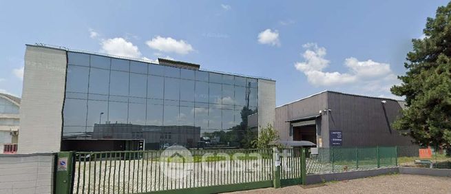Capannone in commerciale in Via dell'Industria 2