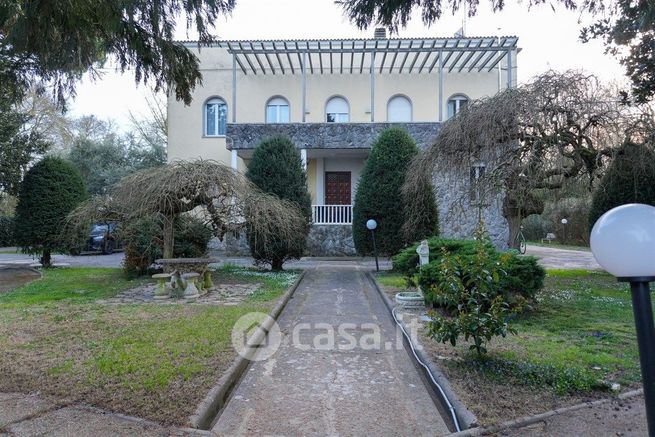 Casa indipendente in residenziale in 