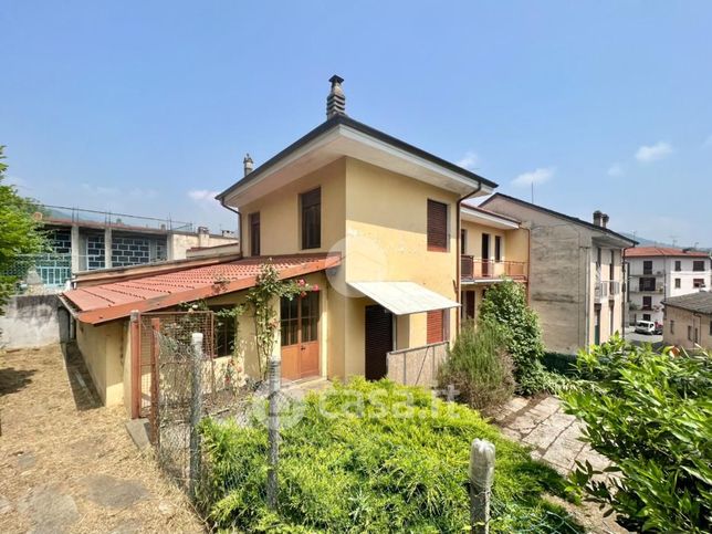 Casa bi/trifamiliare in residenziale in Via Loreto 1