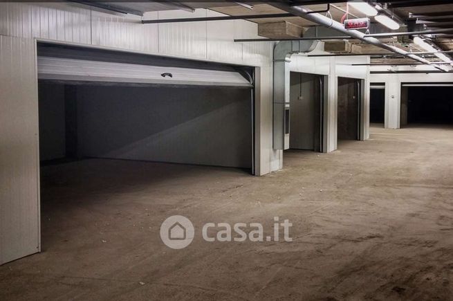 Box/posto auto in residenziale in Via Cecco Angiolieri