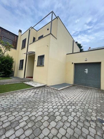 Villetta a schiera in residenziale in Via Marco Emilio Lepido 231