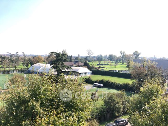 Appartamento in residenziale in Via Sporting Mirasole 25