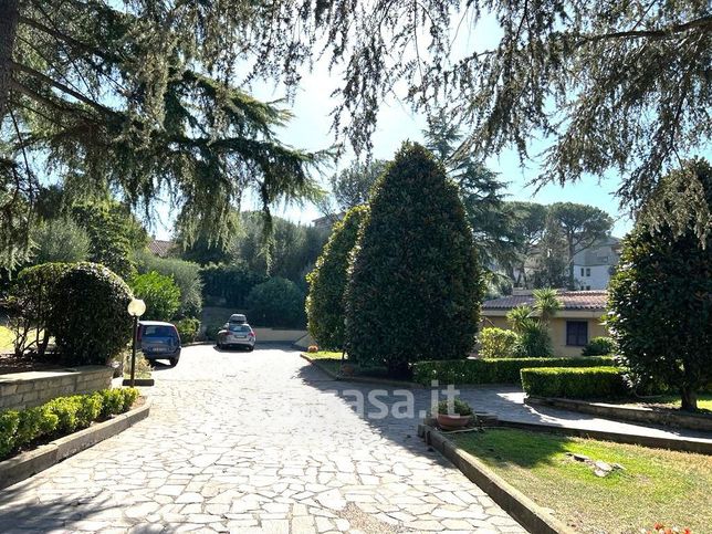 Appartamento in residenziale in Via Cassia