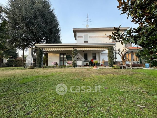 Villa in residenziale in Viale Beato Quagliotti 62