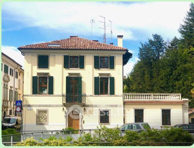 Casa indipendente in residenziale in Piazza I Maggio