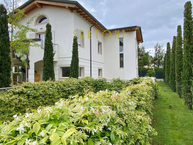 Villa in residenziale in Via dell'Acqua