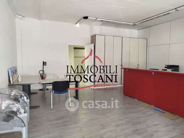 Ufficio in commerciale in 