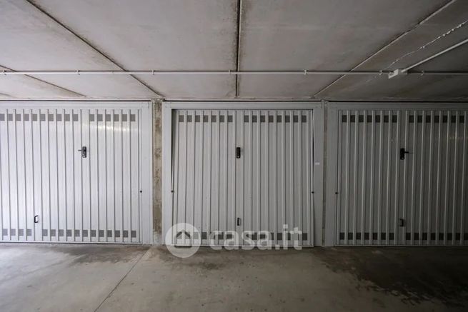 Box/posto auto in residenziale in Via Martiri di Cefalonia