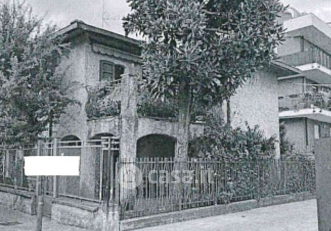 Casa bi/trifamiliare in residenziale in Via Roma 188