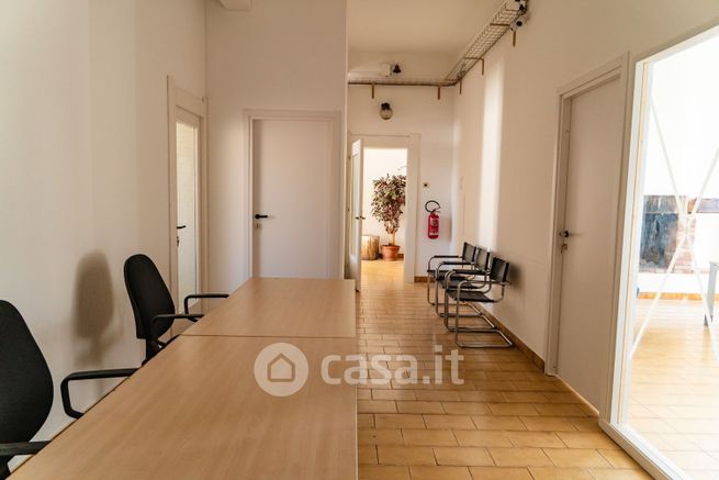Ufficio in commerciale in Via Ghilini 4