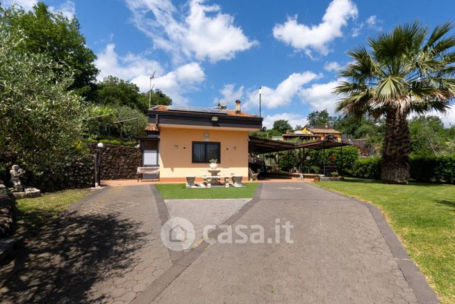 Villa in residenziale in Via Nicodemo Grotta 2