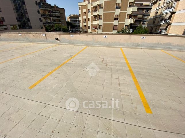 Box/posto auto in residenziale in Via delle Gondole 176