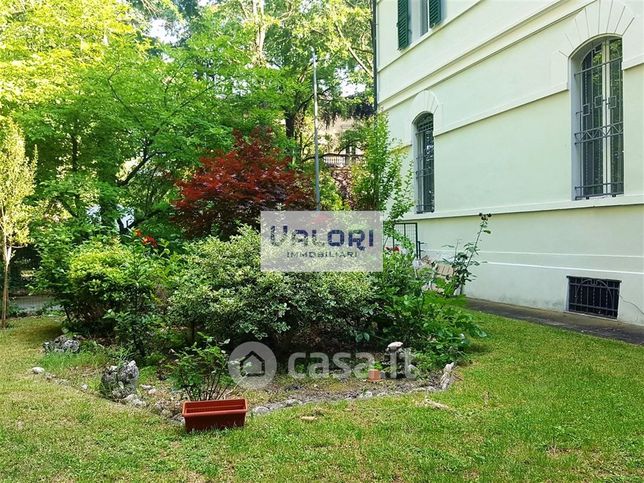 Casa indipendente in residenziale in Viale Stradone 22