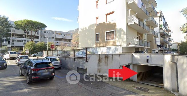 Box/posto auto in residenziale in Via Pietro de Ciccio 5