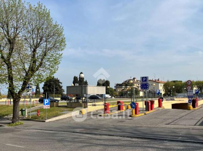 Box/posto auto in residenziale in