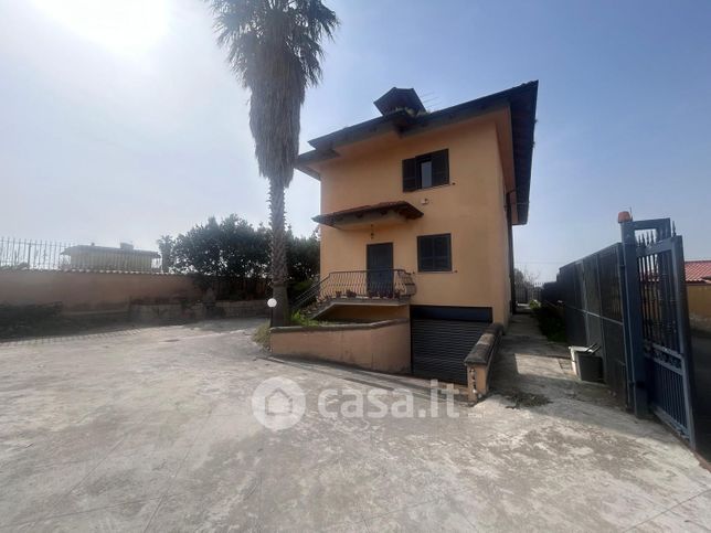 Casa bi/trifamiliare in residenziale in Via Rannola