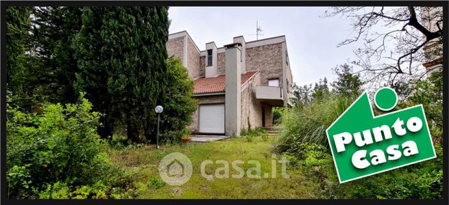 Villa in residenziale in Via Europa 128