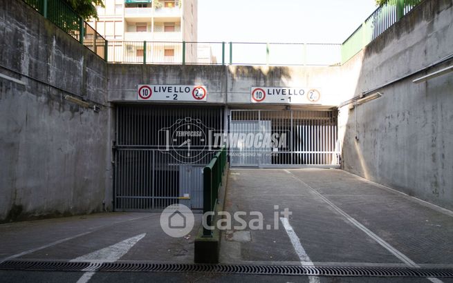 Box/posto auto in residenziale in Piazza Manfredi Azzarita