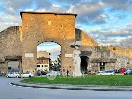 Attivitã /licenza (con o senza mura) in commerciale in Via del Leone 49