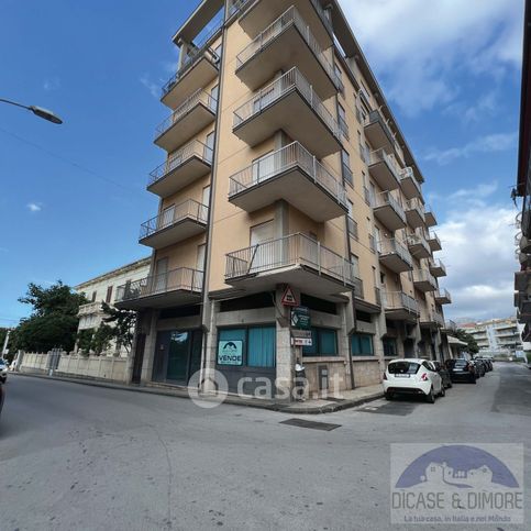 Negozio/locale commerciale in commerciale in Via Asmara 8