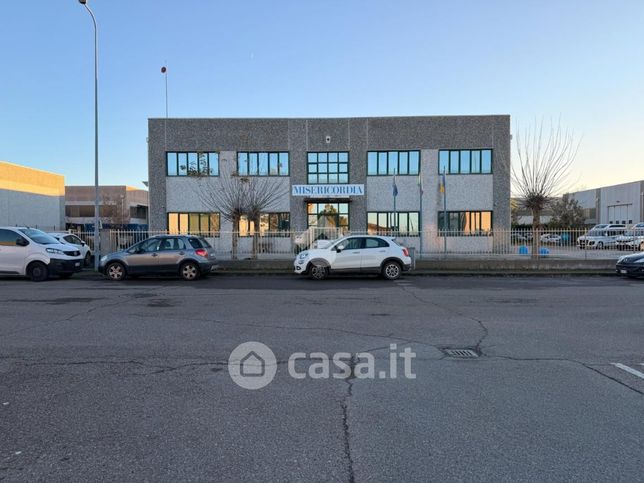 Capannone in commerciale in Via Postumia
