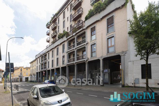 Ufficio in commerciale in Via Italia 9
