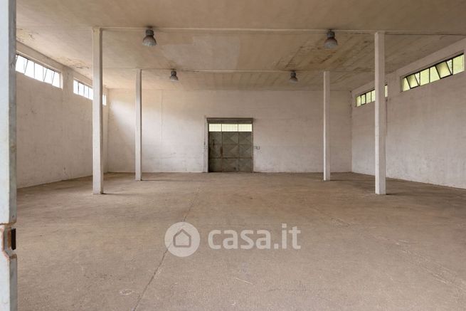 Capannone in commerciale in Via di Salviano 595