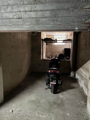 Box/posto auto in residenziale in Via Croce 59