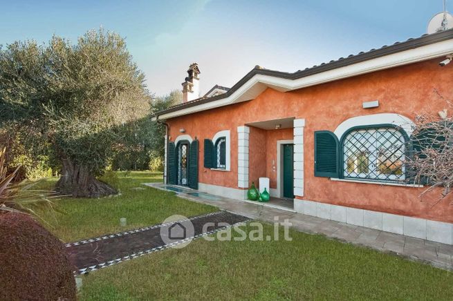 Casa bi/trifamiliare in residenziale in Via Padre Antonio Rocchi 30