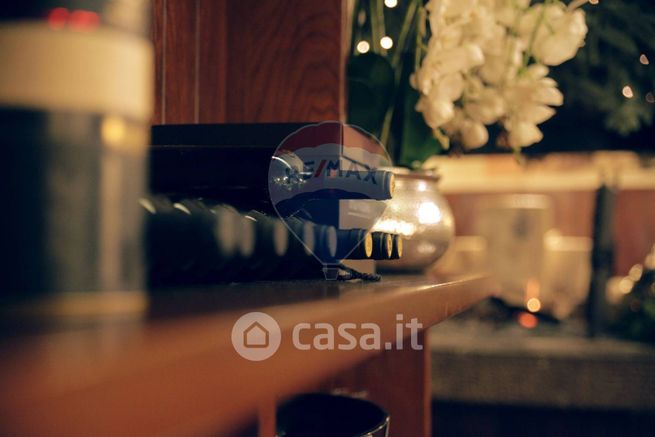 Attivitã /licenza (con o senza mura) in commerciale in Via de Rubeis 10A