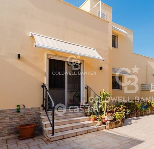 Casa bi/trifamiliare in residenziale in 