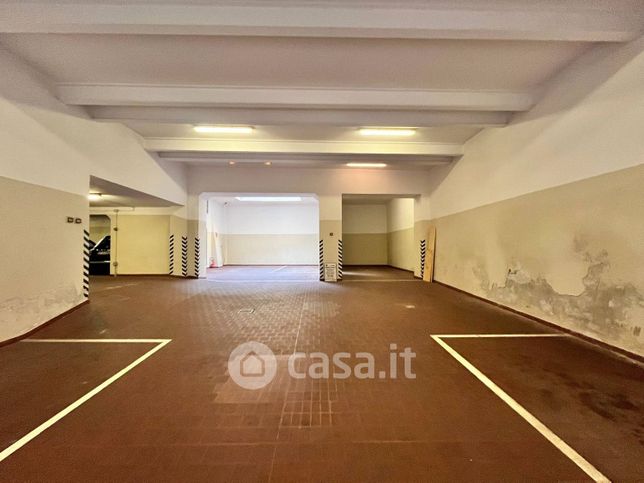 Box/posto auto in residenziale in Via degli Usberti