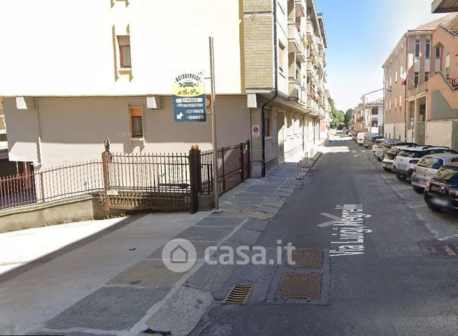 Box/posto auto in residenziale in Via Luigi Negrelli 19